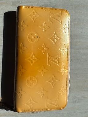Louis Vuitton Monogram Vernis gold Zip Wallet